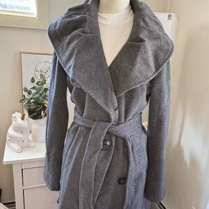 Grey Ellen Tracy coat with tie belt size 14 large